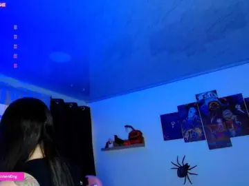 Nicorobin  live sex cam