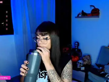 Nicorobin  live sex cam
