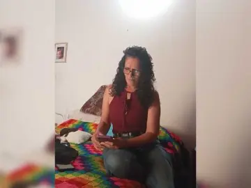 Linamilf70  live sex cam