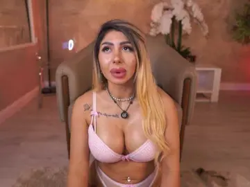 LucyyRosse  live sex cam
