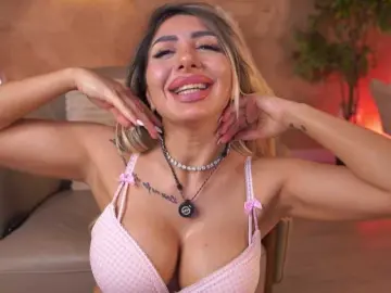 LucyyRosse  live sex cam