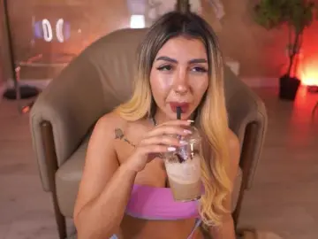 LucyyRosse  live sex cam