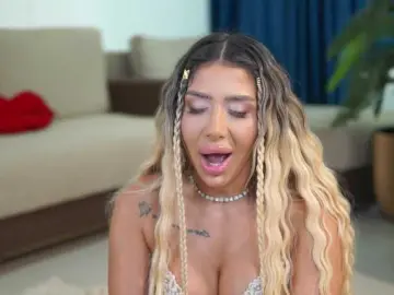 LucyyRosse  live sex cam