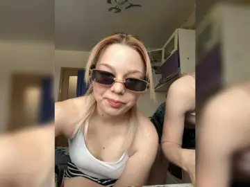 Apelsinka324  live sex cam