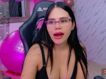 Lararoberts1  live sex cam