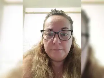 Claudia12  live sex cam