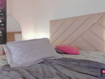 Sofia-Jones  live sex cam