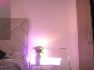Sofia-Jones  live sex cam