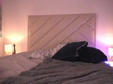 Sofia-Jones  live sex cam
