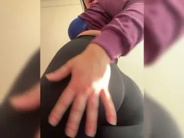 Lexi-wet  live sex cam