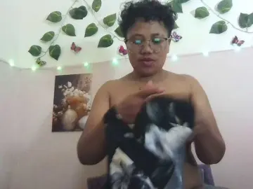 Maluna1  live sex cam