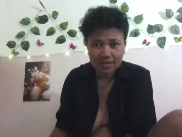 Maluna1  live sex cam