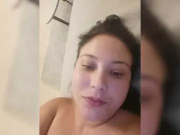 Polyk93  live sex cam