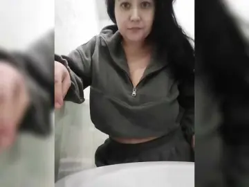 Polyk93  live sex cam