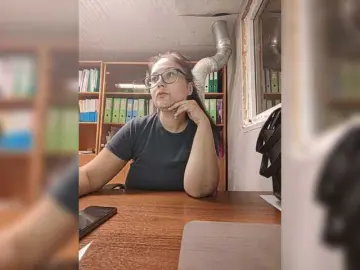 Polyk93  live sex cam