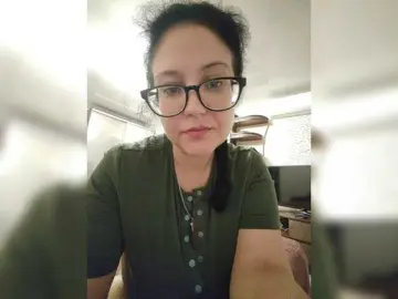 Polyk93  live sex cam
