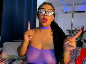 Nahomy-ryans  live sex cam