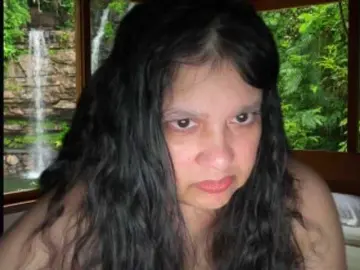DUMBHOEMELANIE  live sex cam
