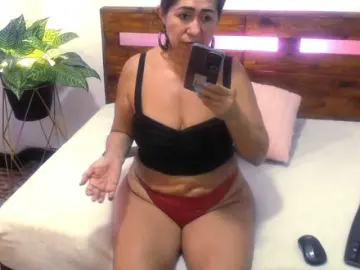 Yeseniaa25  live sex cam