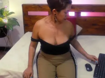 Yeseniaa25  live sex cam