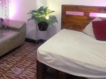 Yeseniaa25  live sex cam