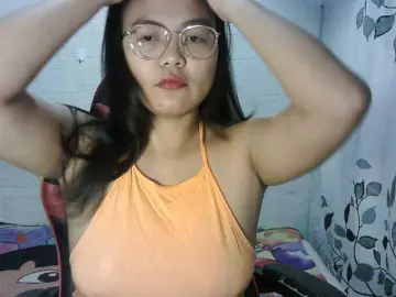 Chubbycheeks94  live sex cam
