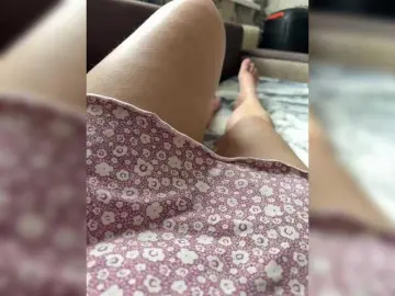 Leila17  live sex cam