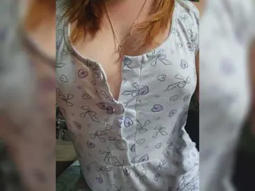 Leila17  live sex cam