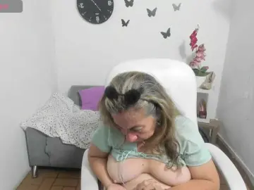 Evil-neighbor  live sex cam