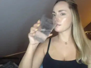 ScarlettXQueen  live sex cam