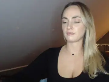 ScarlettXQueen  live sex cam