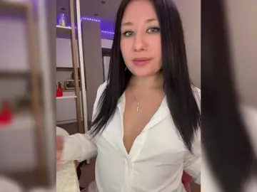 -Dirty-Bitch  live sex cam