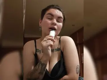 Nicki-69  live sex cam