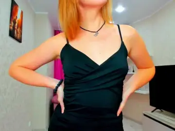 Strawberrye  live sex cam