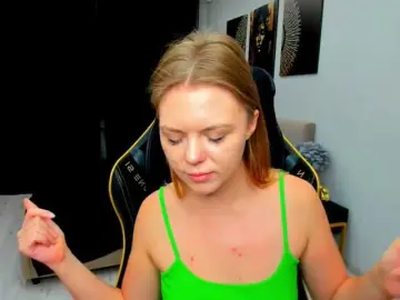 Strawberrye  live sex cam