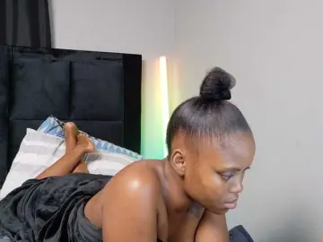 SavageTyra  live sex cam