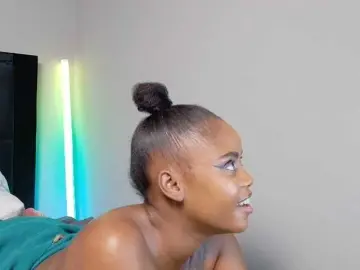 SavageTyra  live sex cam