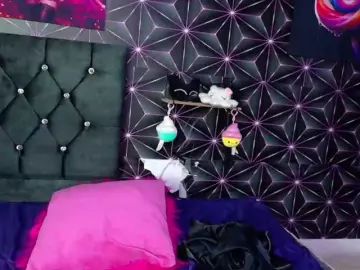 Sharlotks  live sex cam