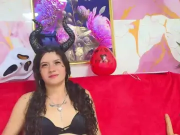 Sharlotks  live sex cam