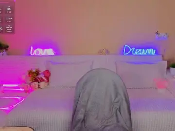 Camilla-One  live sex cam