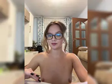 IsPlayfulMia  live sex cam
