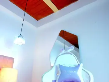 JuliaSantos  live sex cam