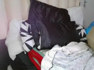 Thiquekitten  live sex cam