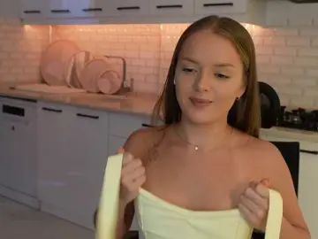 Lunaaaura  live sex cam