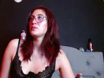 Red-moonn  live sex cam