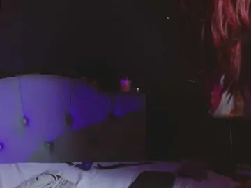 Red-moonn  live sex cam