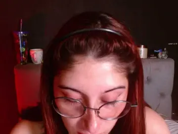 Red-moonn  live sex cam