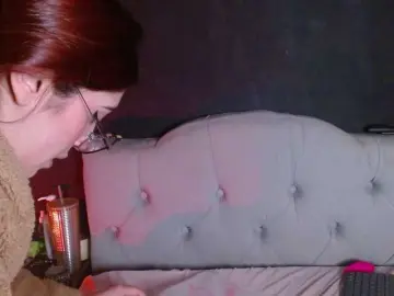 Red-moonn  live sex cam