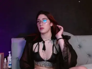 Red-moonn  live sex cam