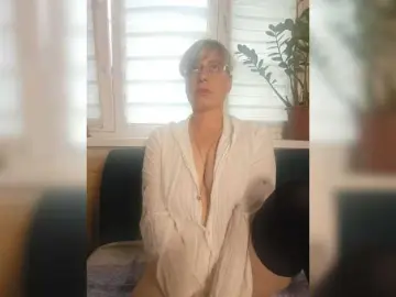 Tata-Sun77  live sex cam